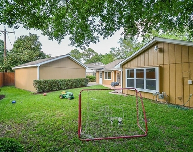 2815 Manila Lane - Photo Thumbnail 28