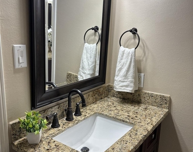 2815 Manila Lane - Photo Thumbnail 36