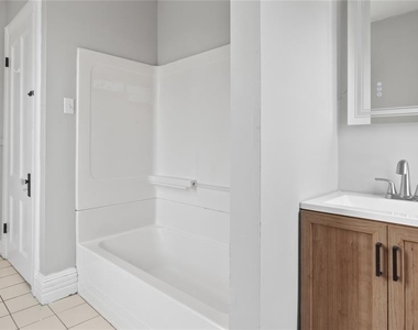 385 Stephens - Photo Thumbnail 2