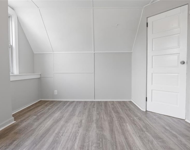 385 Stephens - Photo Thumbnail 23