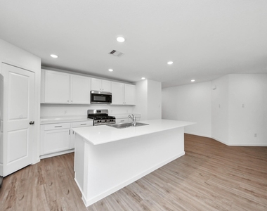 2111 Hyde Acres Street - Photo Thumbnail 15
