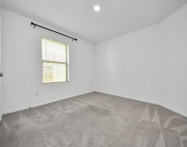 2111 Hyde Acres Street - Photo Thumbnail 9