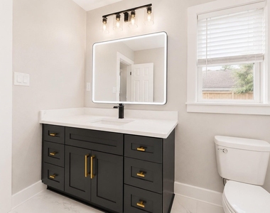 3020 Arbor Street - Photo Thumbnail 7