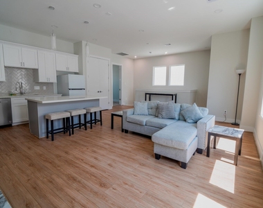 615 Northew Street - Photo Thumbnail 6