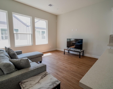 615 Northew Street - Photo Thumbnail 7