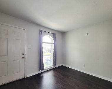 101 Brookside Lane - Photo Thumbnail 2
