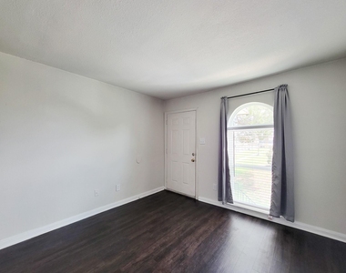 101 Brookside Lane - Photo Thumbnail 7