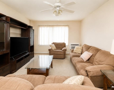 833 Main - Photo Thumbnail 6