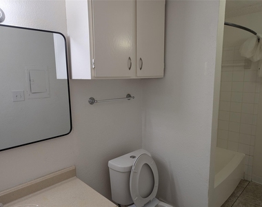 10855 Meadowglen Lane - Photo Thumbnail 4