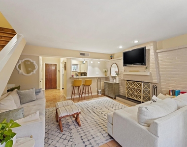 1953 Stoney Brook Drive - Photo Thumbnail 10