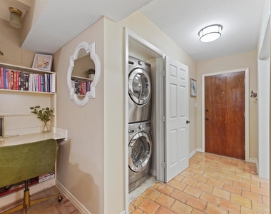1953 Stoney Brook Drive - Photo Thumbnail 8