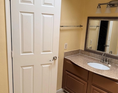 7047 Bissonnet Street - Photo Thumbnail 5