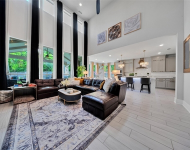 8826 Forest Side Drive - Photo Thumbnail 5