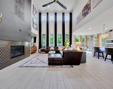 8826 Forest Side Drive - Photo Thumbnail 3