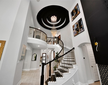 8826 Forest Side Drive - Photo Thumbnail 4
