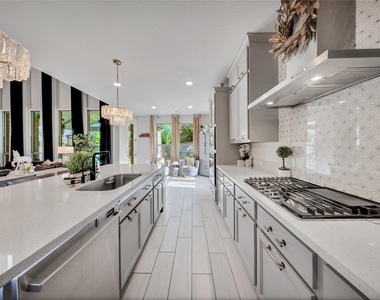 8826 Forest Side Drive - Photo Thumbnail 13