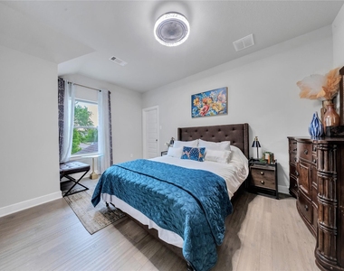 8826 Forest Side Drive - Photo Thumbnail 23