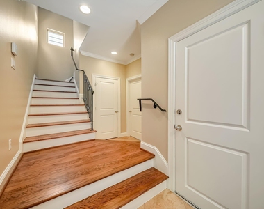 1616 Live Oak Street - Photo Thumbnail 3