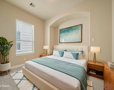 1616 Live Oak Street - Photo Thumbnail 8