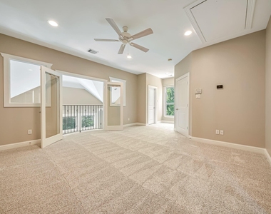 1616 Live Oak Street - Photo Thumbnail 16
