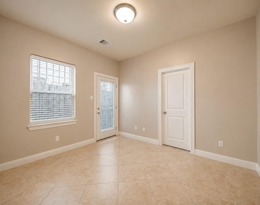1616 Live Oak Street - Photo Thumbnail 4