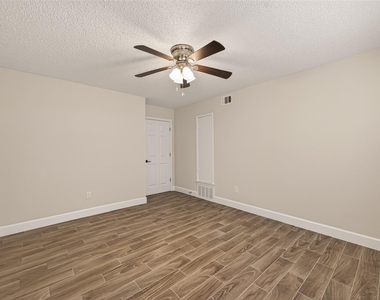 7714 Renwick Drive - Photo Thumbnail 20