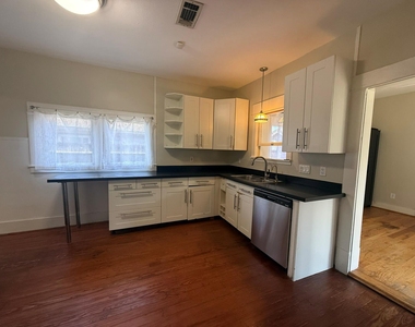 1406 Columbia Street - Photo Thumbnail 10