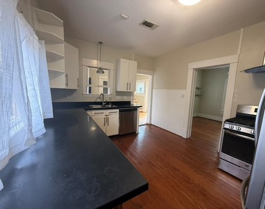 1406 Columbia Street - Photo Thumbnail 8
