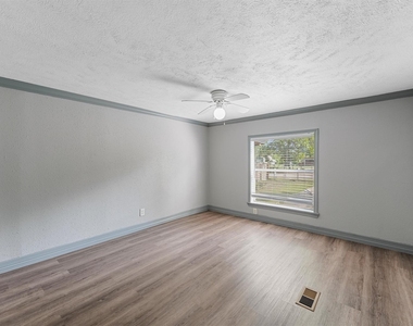 110 Robin Street - Photo Thumbnail 9