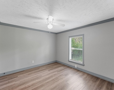 110 Robin Street - Photo Thumbnail 13