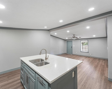 110 Robin Street - Photo Thumbnail 7