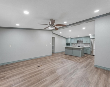 110 Robin Street - Photo Thumbnail 3