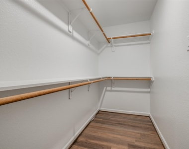 221 Park Place Circle - Photo Thumbnail 18