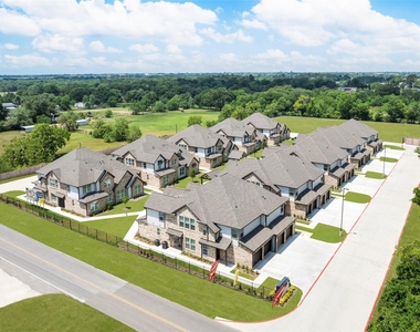 221 Park Place Circle - Photo Thumbnail 24