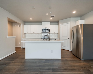 221 Park Place Circle - Photo Thumbnail 7