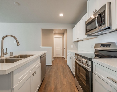 221 Park Place Circle - Photo Thumbnail 11