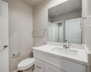 221 Park Place Circle - Photo Thumbnail 16