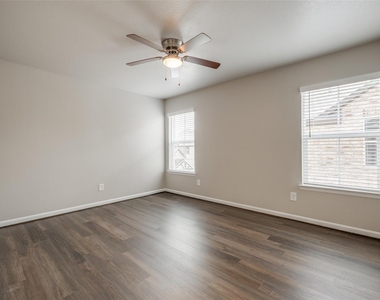 221 Park Place Circle - Photo Thumbnail 19
