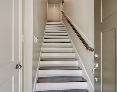 221 Park Place Circle - Photo Thumbnail 3