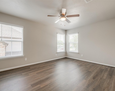 221 Park Place Circle - Photo Thumbnail 15