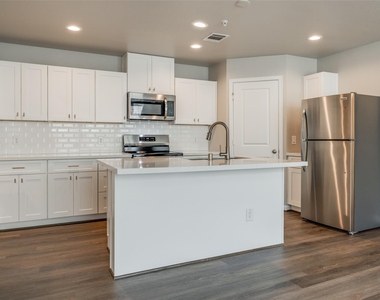 221 Park Place Circle - Photo Thumbnail 9