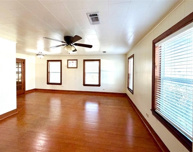 1104 Marie Street - Photo Thumbnail 4