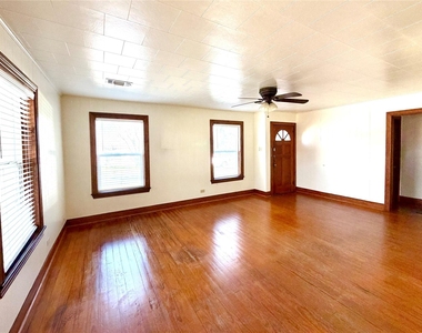 1104 Marie Street - Photo Thumbnail 3
