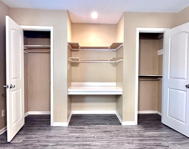 5830 Effingham Drive - Photo Thumbnail 7
