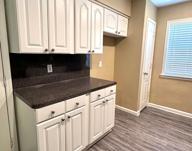 5830 Effingham Drive - Photo Thumbnail 5