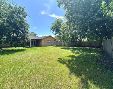 5830 Effingham Drive - Photo Thumbnail 14