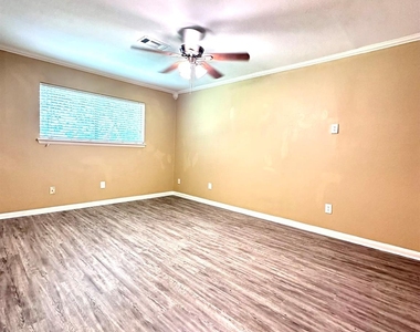 5830 Effingham Drive - Photo Thumbnail 9