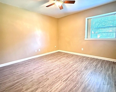 5830 Effingham Drive - Photo Thumbnail 11