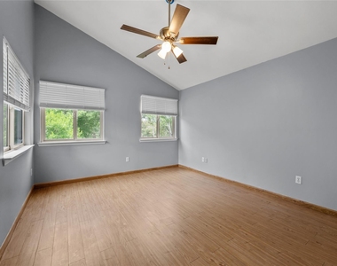 11709 Lakeside Place Drive - Photo Thumbnail 17