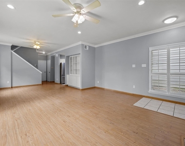11709 Lakeside Place Drive - Photo Thumbnail 3